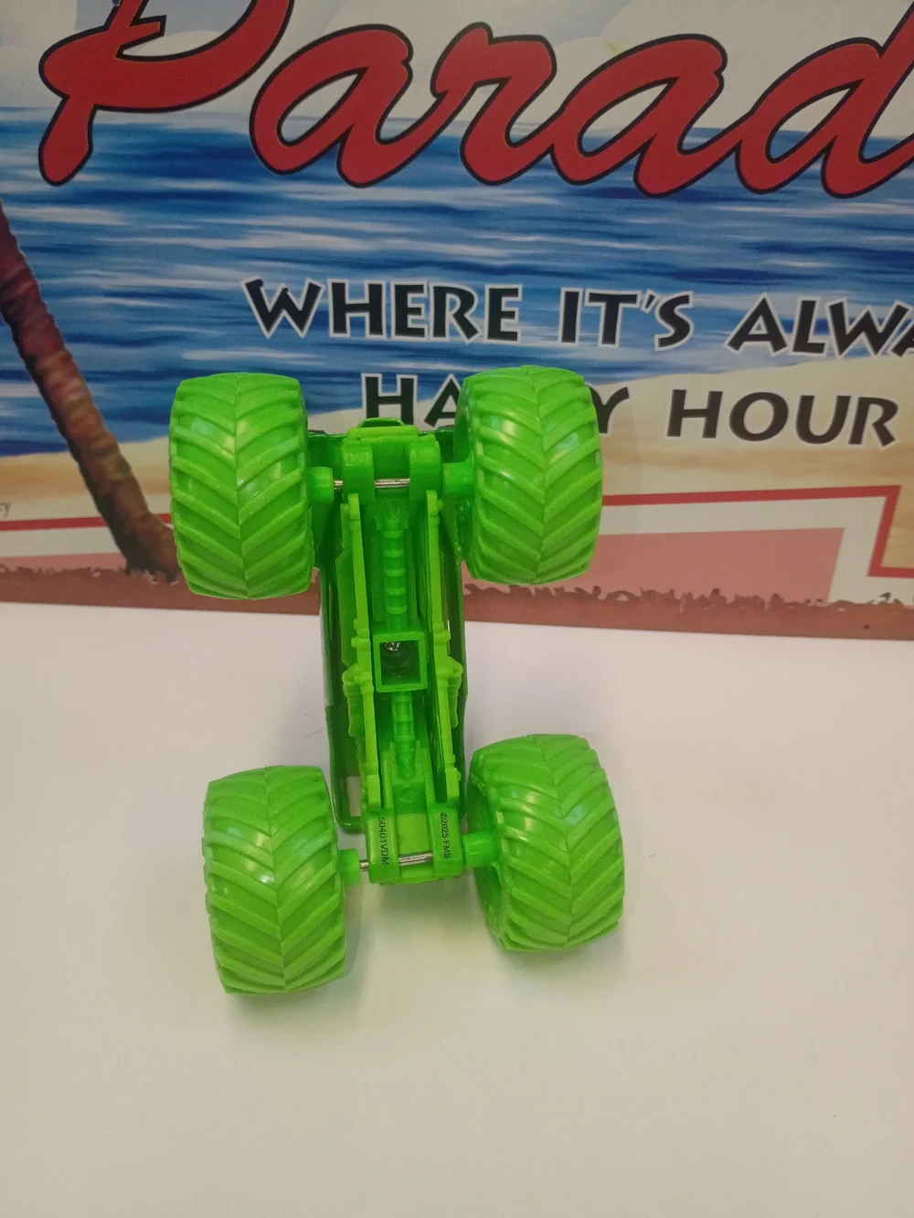 Monster Jam Grave Digger 1:64 Scale Green Body Green Tires